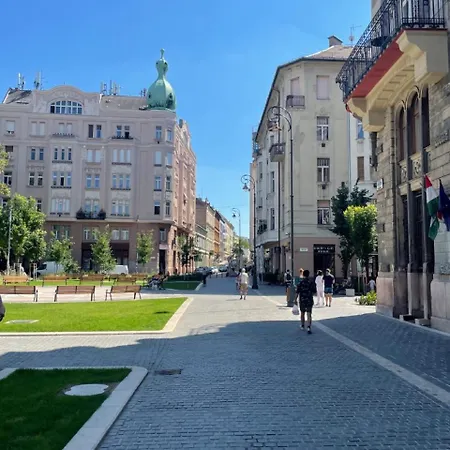 Bakáts Square Premium With Ac