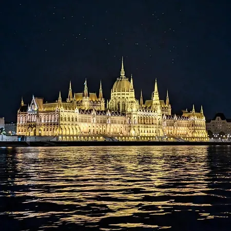 Bakats Square Premium With Ac Budapeşte