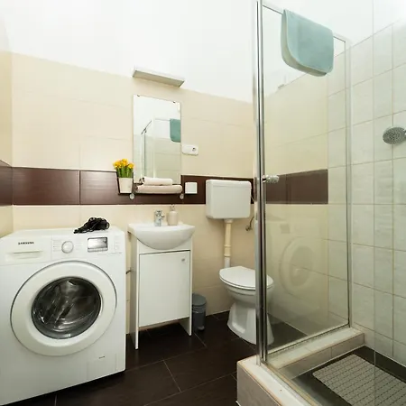 Bakats Square Premium With Ac Apartmán